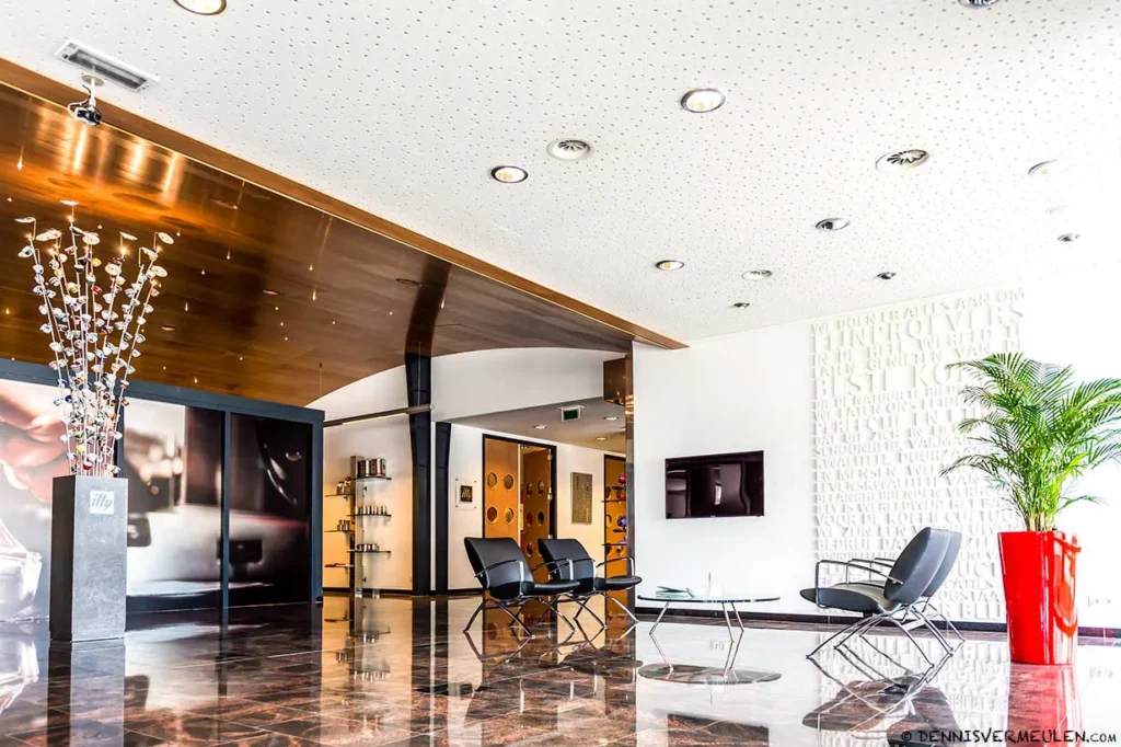 Damen Magazine Illy Cafe Office