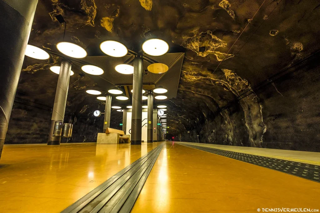 Arlanda Train Station - Broken Light