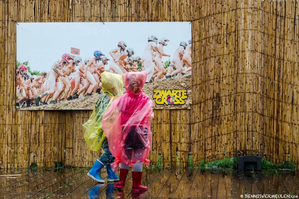 Zwarte Cross - Kids looking photo Naked Run