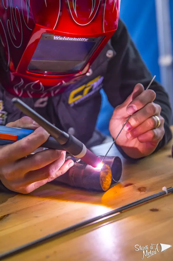 Startidimotori.com - Welder at Brands Hatch